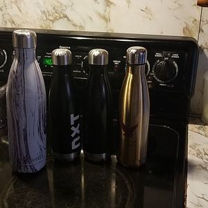 Lot of hydroflask bottles one swell